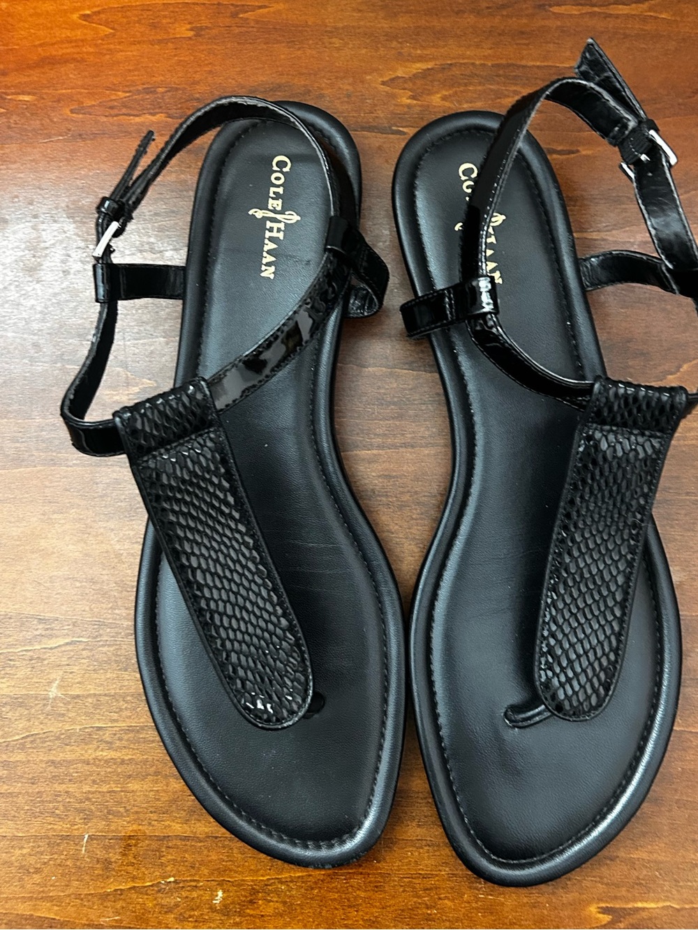 Cole Haan Black patent with snake detail Women's T-Strap thong Sandals 8.5 - Picture 3 of 16